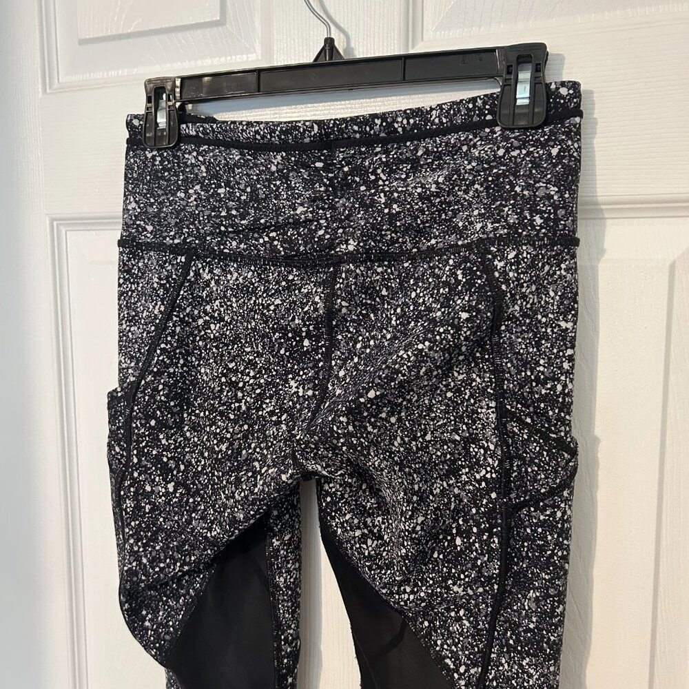 Lululemon Outrun 17" Crop Tights, Speckled B&W 6 *flaw - Picture 5 of 8